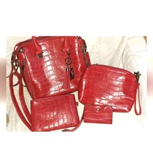 Beautiful Red Croc  Type Faux Leather Hobo Bag Set 4 Peices, Excellent Condition